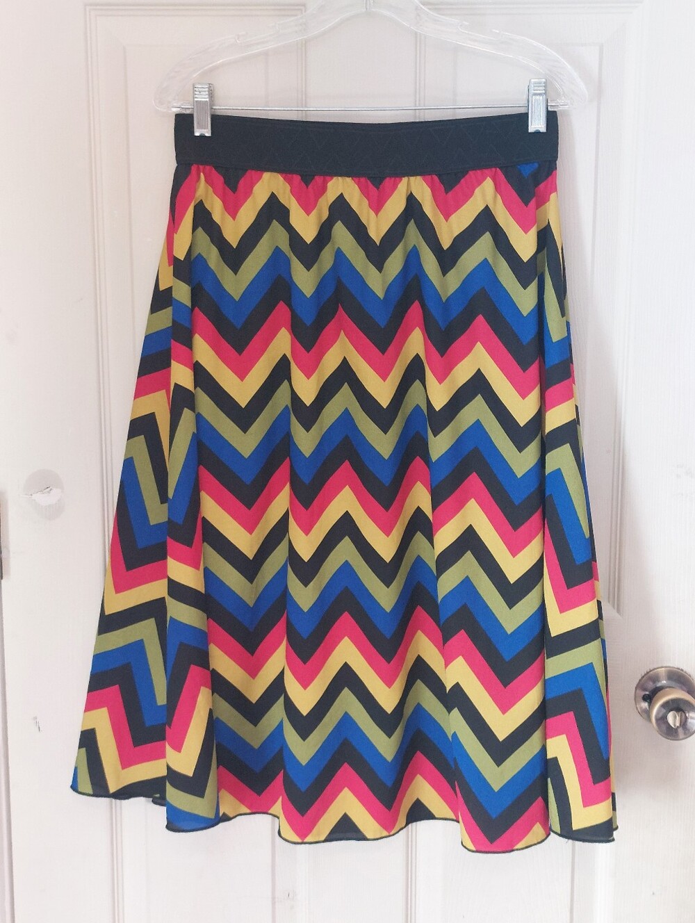 LulaRoe Vibrant Multicolor Chevron Striped Lined Lola Skirt Size M - Picture 4 of 7